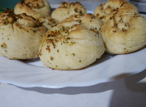 Una foto de Pan de ajo y perejil con harina leudante