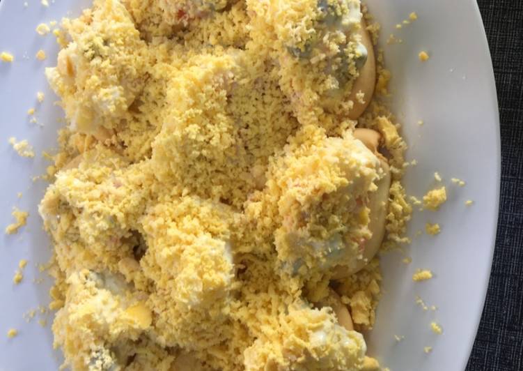Tapa de ensaladilla rusa con crujiente de pan 🥖