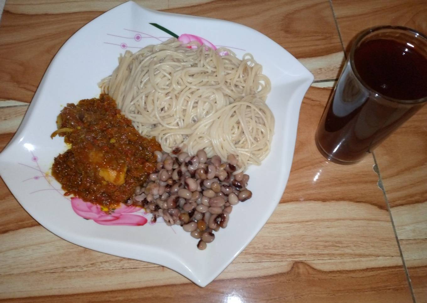 Spaghetti with beans and stew