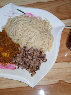 A picture of Spaghetti with beans and stew.