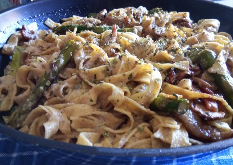 Tagliatelle Integrales con Trigueros, Panceta y Presa Ibérica en Salsa de Champiñones