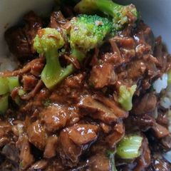 A picture of Easy crockpot beef and broccoli.