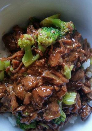 A picture of Easy crockpot beef and broccoli.