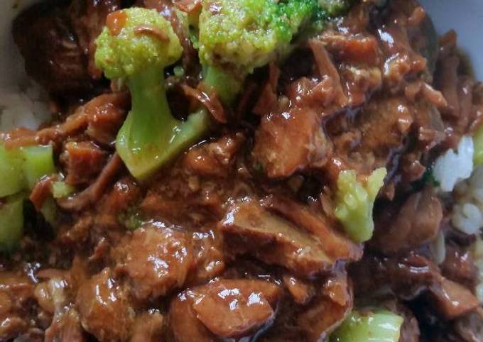 Easy crockpot beef and broccoli recipe main photo