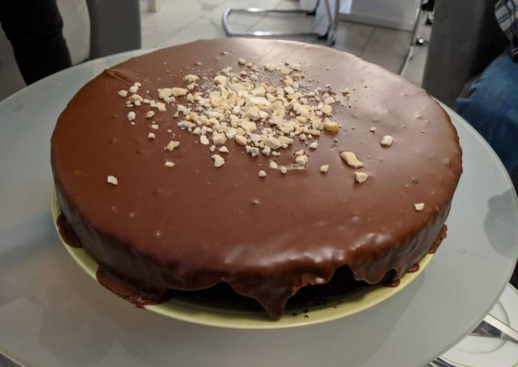 Comment Servir Gâteau au chocolat végane avec glaçage
