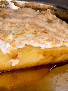Una foto de Budín de pan cubierto de merengue, especialidad de mi madre