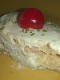 Una foto de Postre de limón con 4 ingredientes!! 😋😋