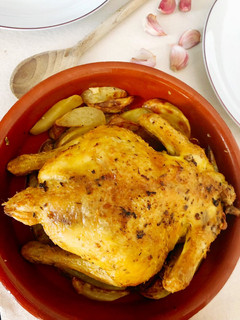 Una foto de Pollo a la mantequilla y ajo con patatas en cecofry