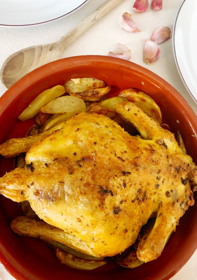 Una foto de Pollo a la mantequilla y ajo con patatas en cecofry