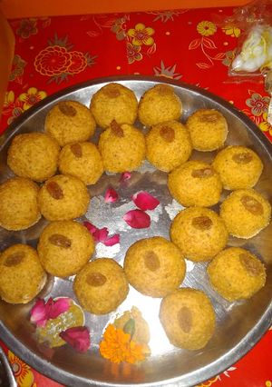 A picture of Besan ladoo.
