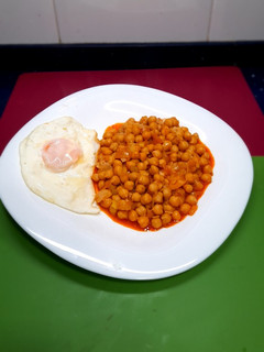 Una foto de Garbanzos fritos con pimentón