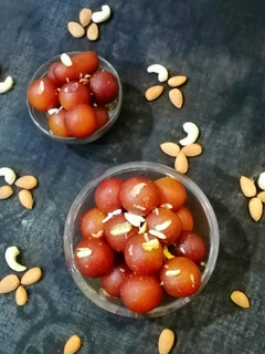 गुलाब जामुन (Gulab jamun recipe in Hindi) रेसिपी मुख्य फोटो