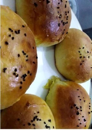 A picture of Chicken buns.