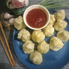 A picture of Momos.