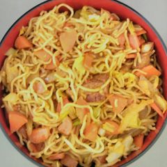 A picture of Spicy noodles with Japanese sweet cabbage.