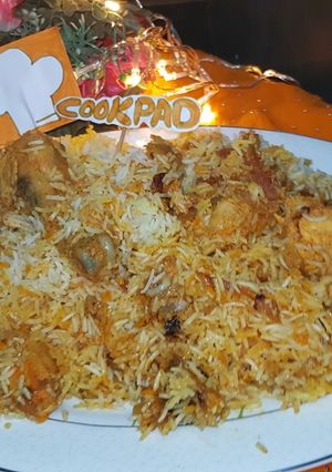 A picture of Chicken tikka biryani.