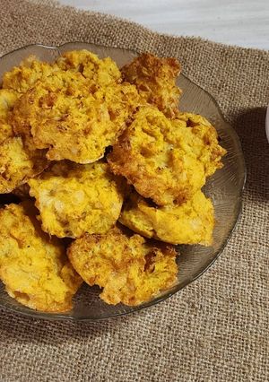 Una foto de 🧆🧀🥔 Bocaditos de coliflor, papa y queso, al horno 🥔🧀🧆 Con un toque de cúrcuma y pimentón 😋