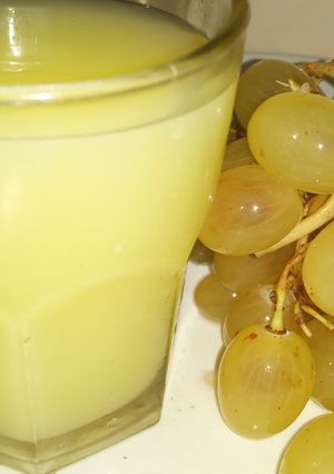 صورة لوصفة عصير العنب الأخضر