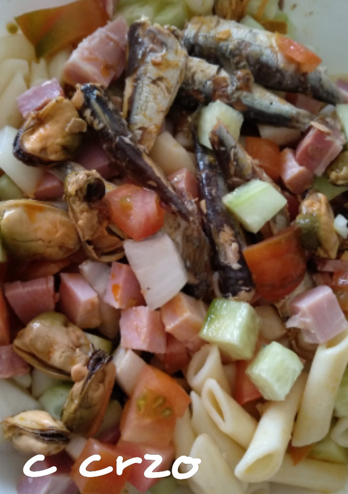 Una foto de Ensalada de macarrones y sardinas