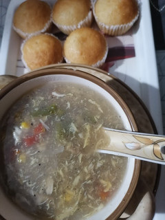 A picture of Chicken corn veggie soup with cup cake.