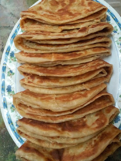 A picture of Chapatis.