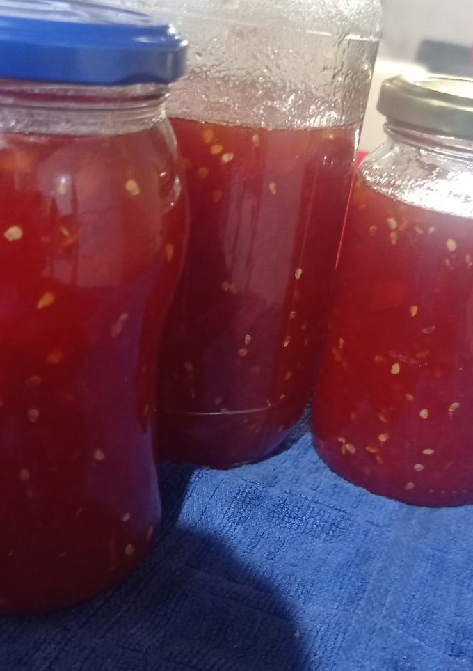 Una foto de Mermelada de Tomate 🍅🍅
