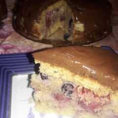 Una foto de Budín de Naranja relleno con crema pastelera y frutos rojos