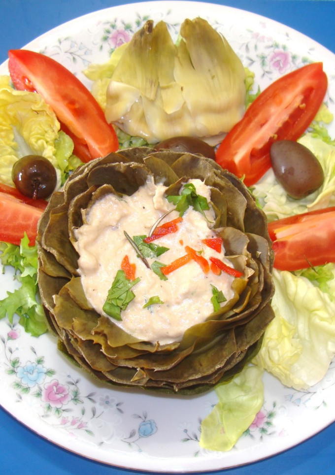 Una foto de ALCACHOFAS CON SALSA DE ATÚN. JON STYLE