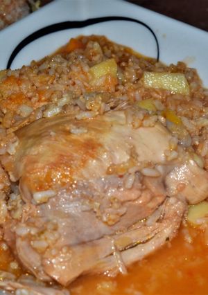 Una foto de Guiso de arroz integral con pollo
