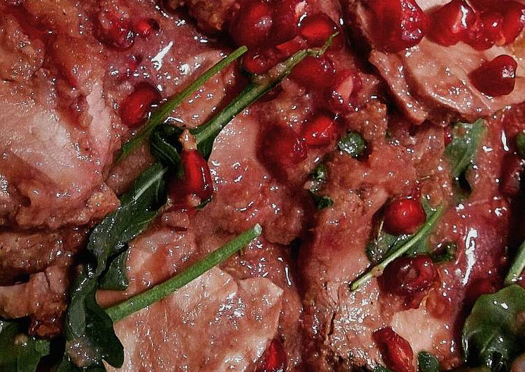 Step-by-Step Guide to Make Fatto in casa Filetto di maiale al melograno e rucola
