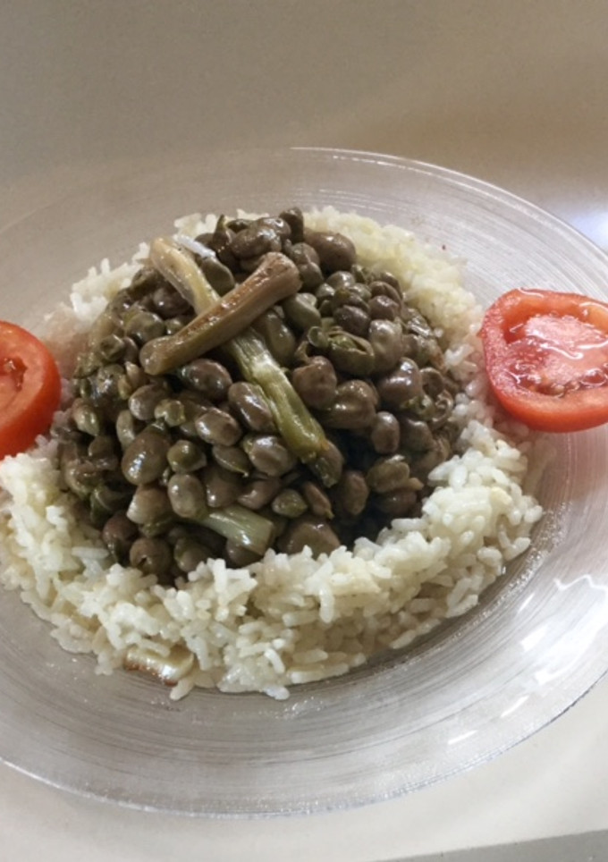 Una foto de Timbal de habas y ajetes
