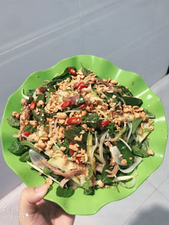 Hình của món Nộm khô mực xoài xanh.