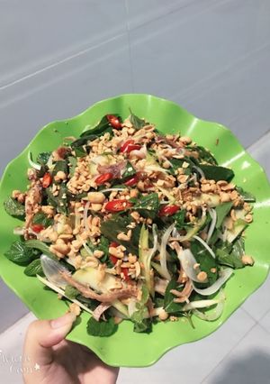 Hình của món Nộm khô mực xoài xanh.