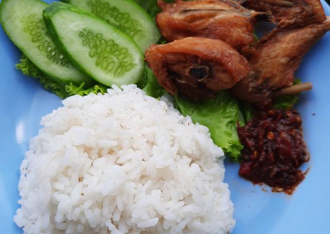 Ayam Goreng Bumbu Kuning ala Lamongan