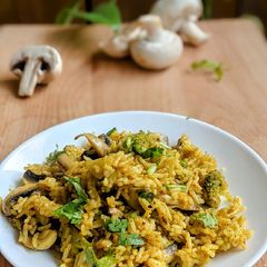 A picture of Mushroom broccoli rice.