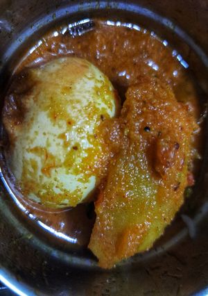 ডিম কষা(Dim kosha recipe in Bengali) রেসিপির প্রধান ছবি