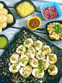 દહીં પૂરી (Dahi Puri Recipe In Gujarati) રેસીપી મુખ્ય ફોટો