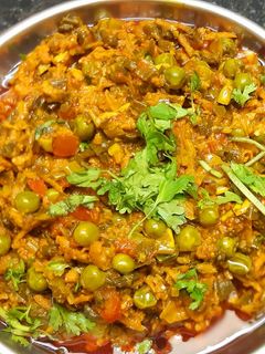 લીલી હળદરનું શાક(Lili haldar nu shak recipe in Gujarati) રેસીપી મુખ્ય ફોટો