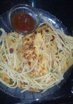 A picture of Noodles paratha.