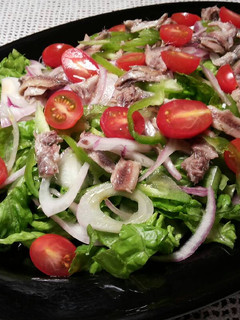 Una foto de Ensalada verde picante con anchoas