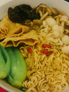 【味王泡麵創意秀】藥膳蕈菇蔬食湯麵 的食譜成品照片