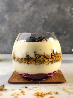 A picture of Blueberry Granola Parfait.