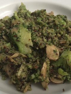 Una foto de Brócoli con quinoa y champiñones (2 personas)