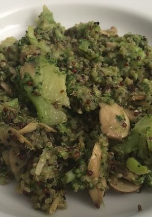 Una foto de Brócoli con quinoa y champiñones (2 personas)