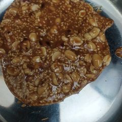 A picture of Peanut till chikki.