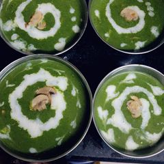 A picture of Spinach soup.