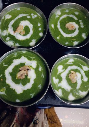 A picture of Spinach soup.