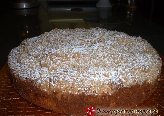 κύρια φωτογραφία συνταγής Κέικ με ανανά, φουντούκια και τραγανή κρούστα