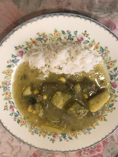 Una foto de Bistecs en salsa verde con calabacitas