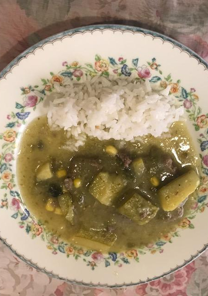 Una foto de Bistecs en salsa verde con calabacitas